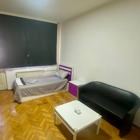 Centar No Parking Гостевой дом *