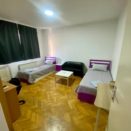 Pensiune In Centar With Shared Bathroom And Kitchen *